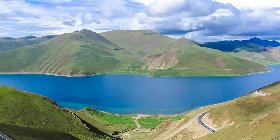 Yamzho Yumco Lake in Shannan